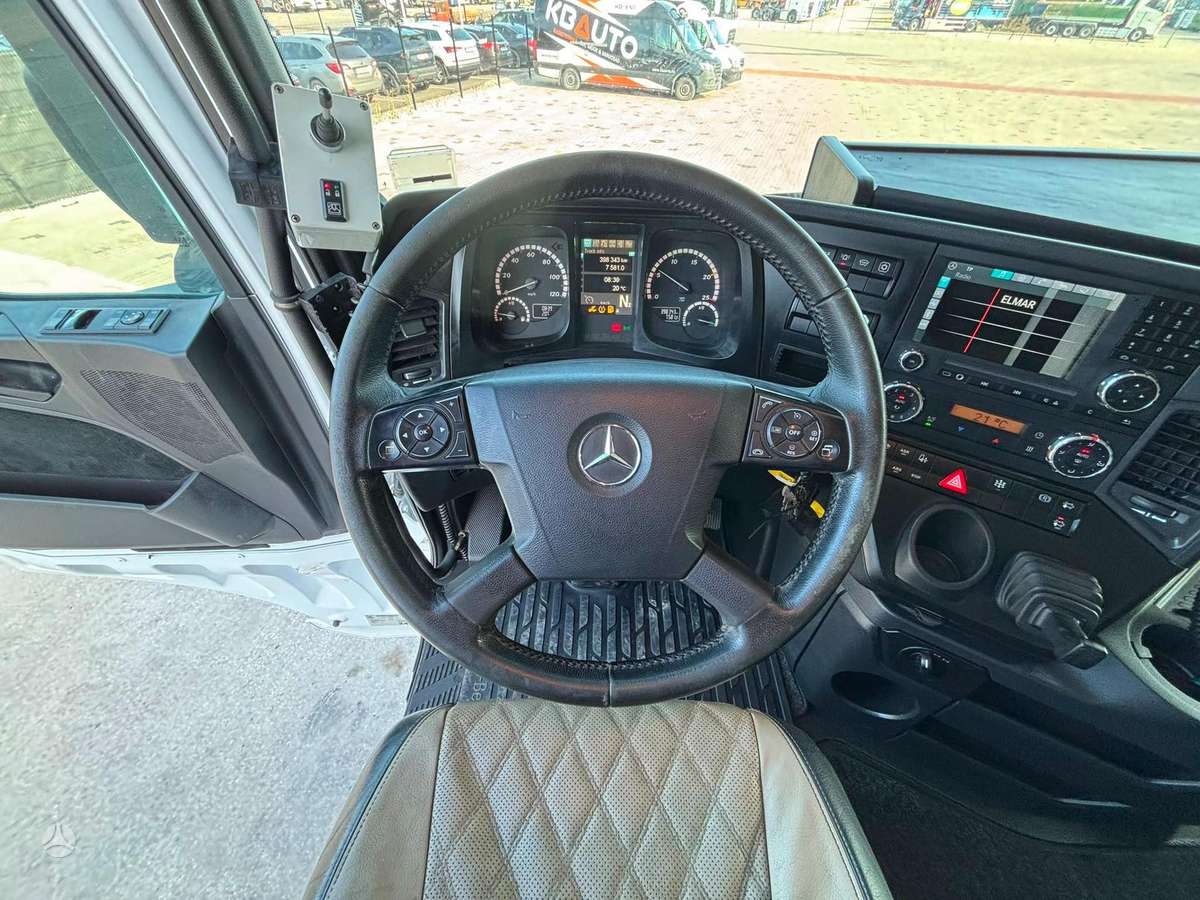 Mercedes-Benz Arocs 3258 8x4, single sleeper