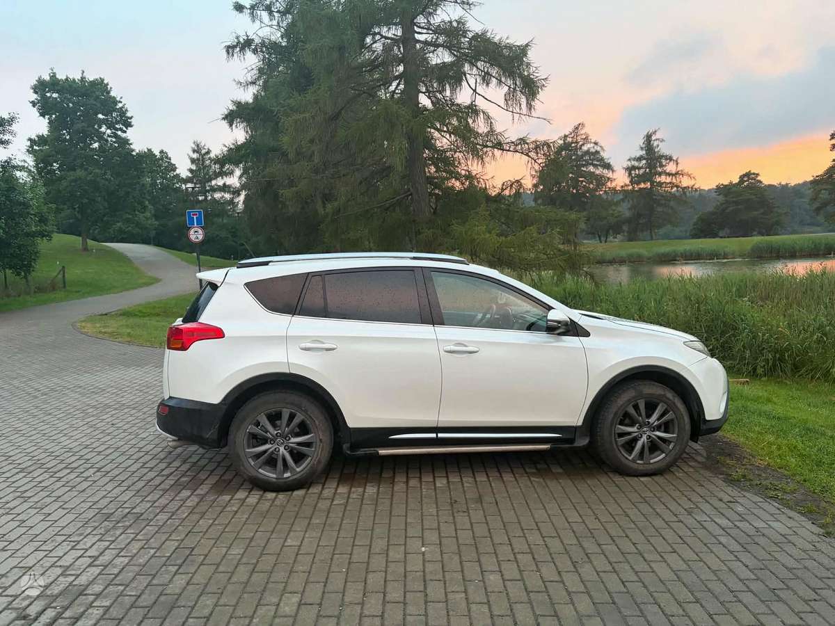 Toyota RAV4 - 6