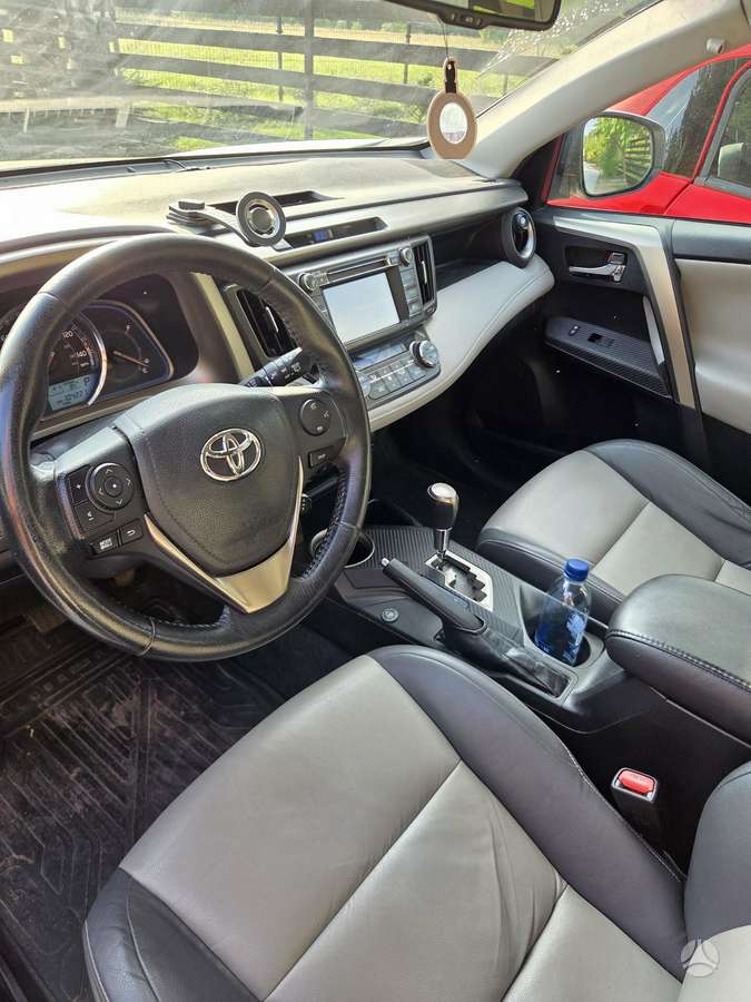Toyota RAV4 - 9