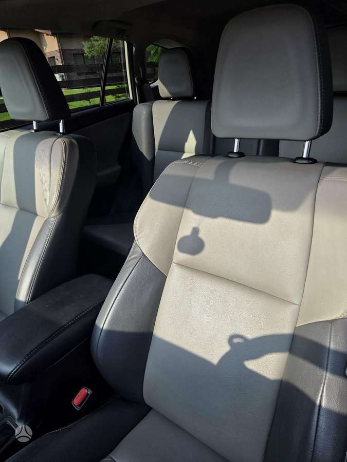 Toyota RAV4 - 11