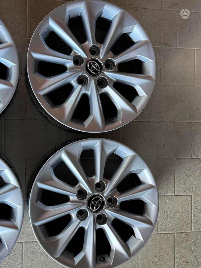 Toyota COROLLA E210 ORIGINALŪS, легкосплавные , R16