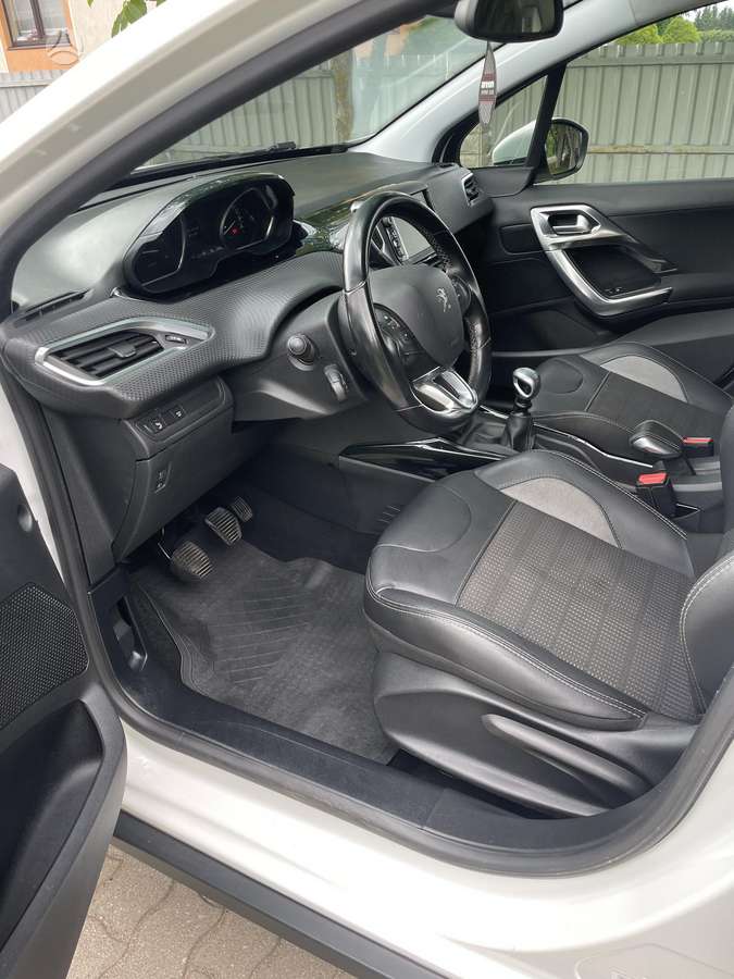 Peugeot 2008, 1.6 l., Универсал