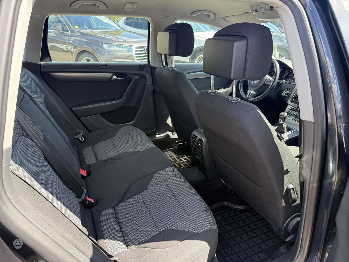 Volkswagen Passat - 11