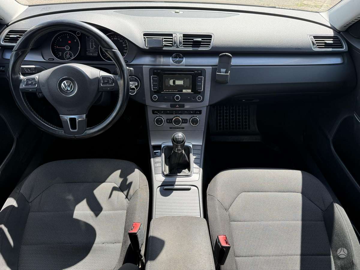 Volkswagen Passat - 12