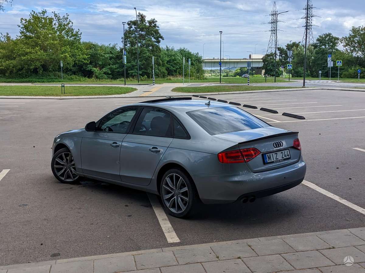 Audi A4, 1.8 l., Седан