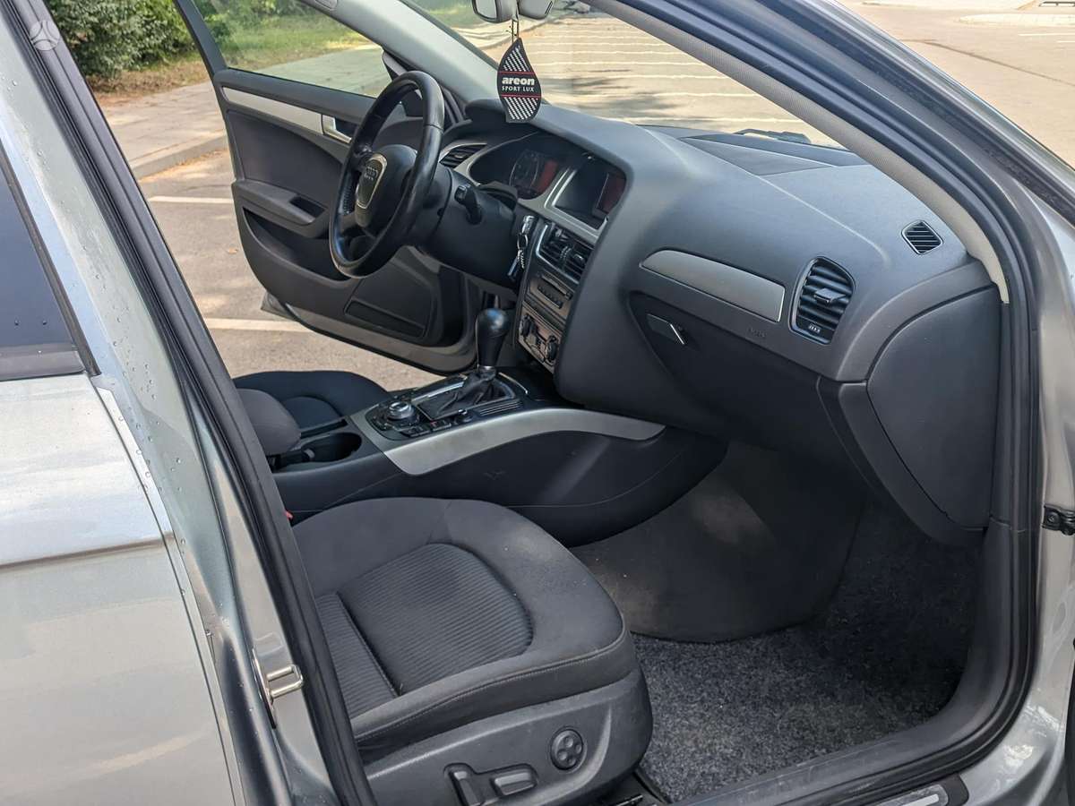 Audi A4, 1.8 l., Седан