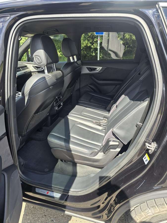 Audi Q7, off-road / crossover