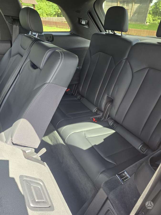 Audi Q7, off-road / crossover