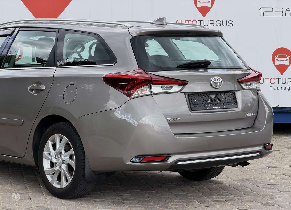 Toyota Auris, 1.6 l., Универсал