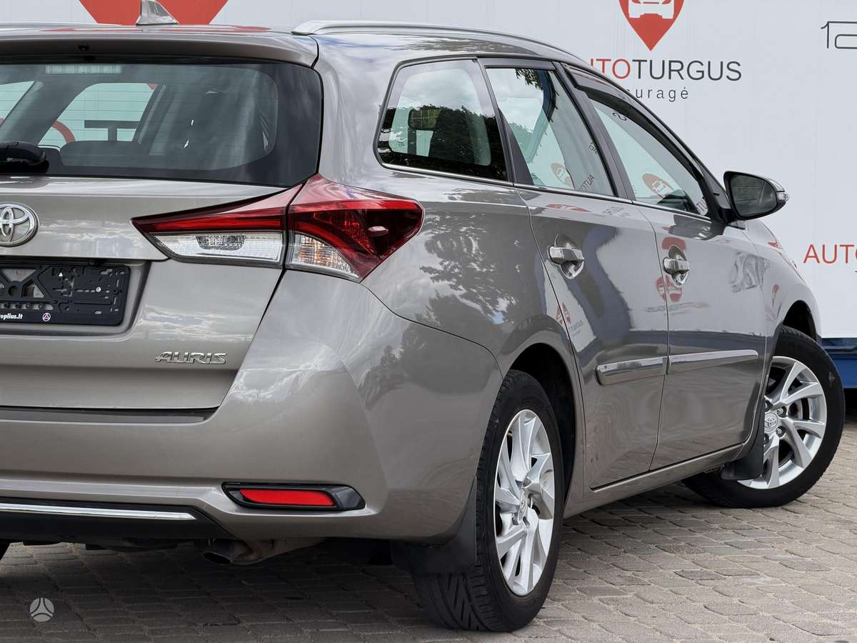 Toyota Auris, 1.6 l., Универсал