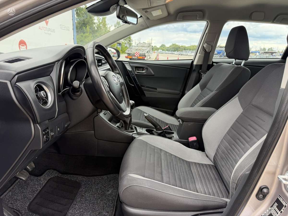 Toyota Auris, 1.6 l., Универсал