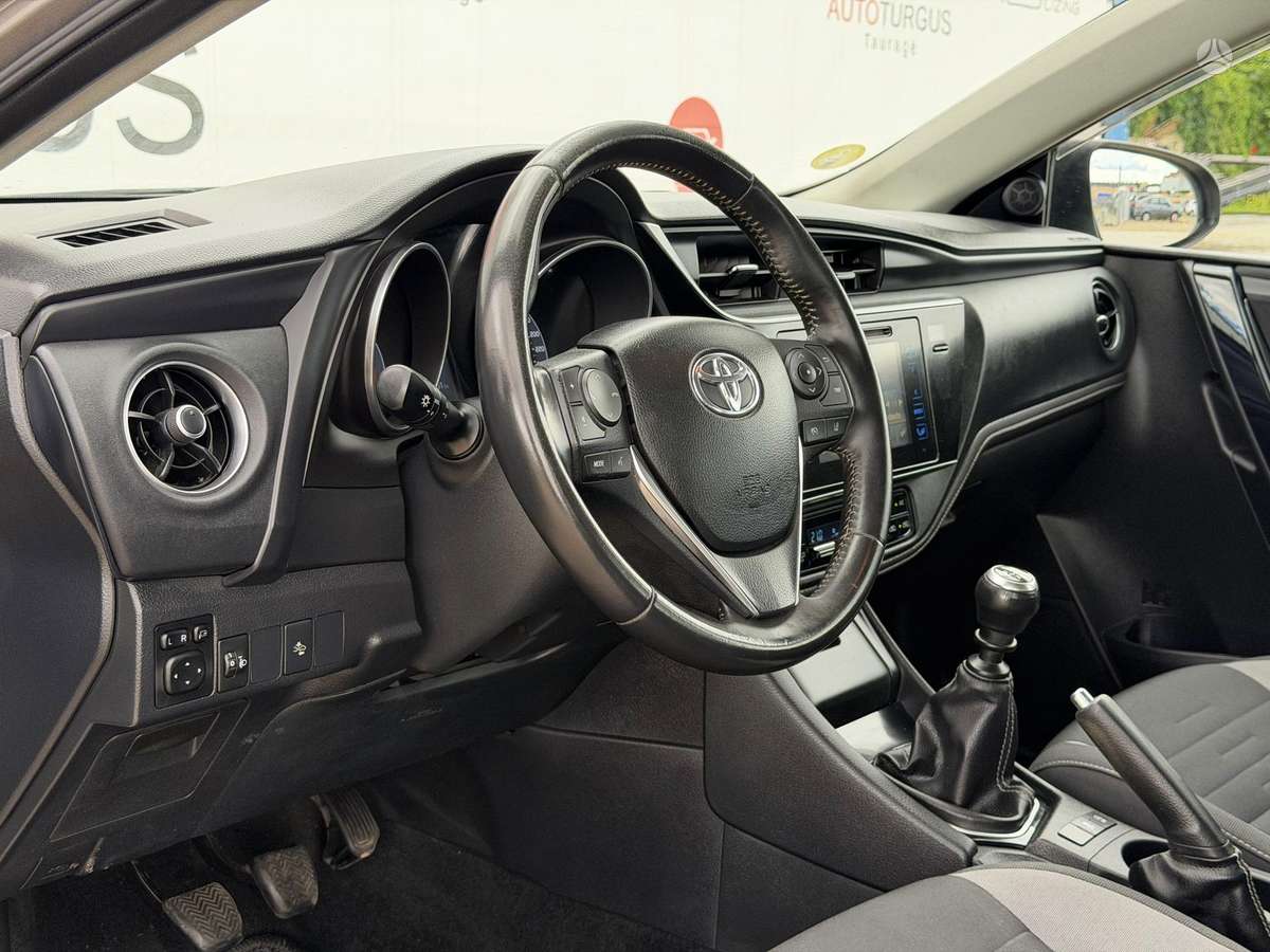 Toyota Auris, 1.6 l., Универсал