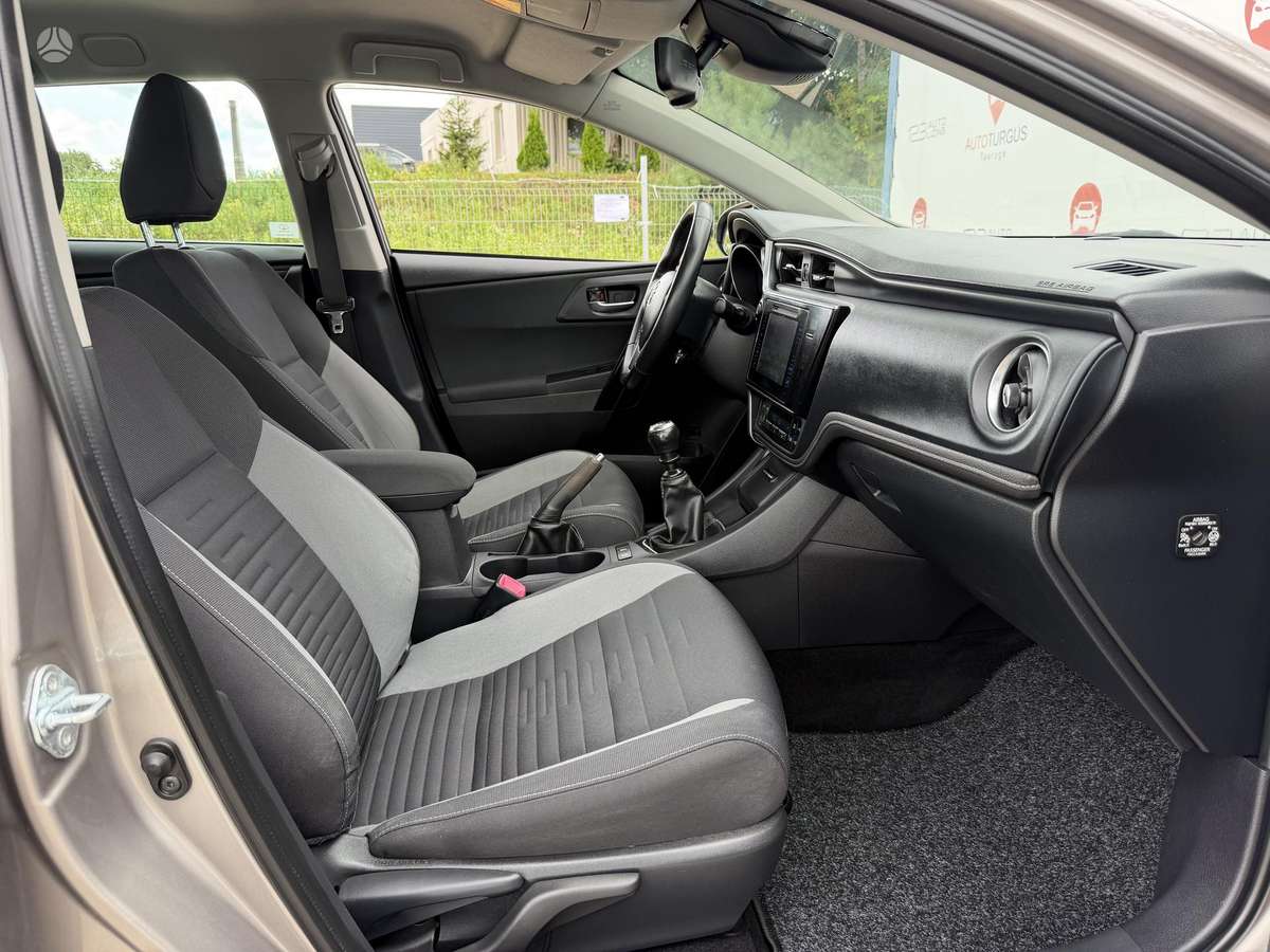 Toyota Auris, 1.6 l., Универсал