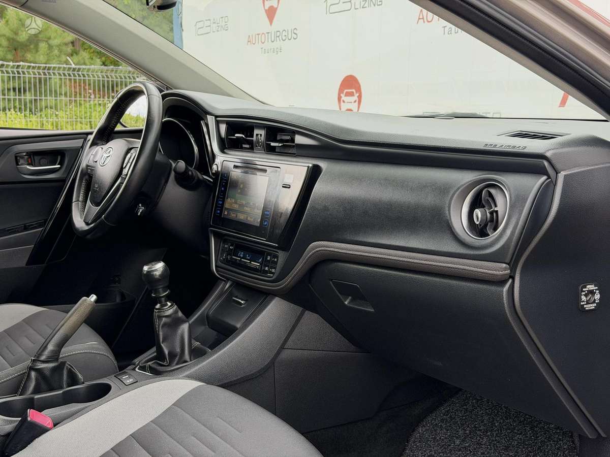Toyota Auris, 1.6 l., Универсал