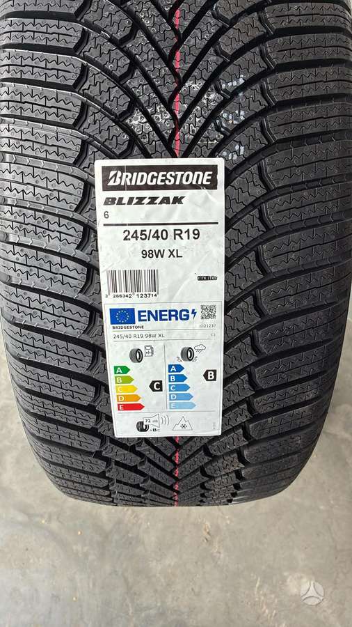 Firestone WinterHawk 4, žieminės 245/45 R19
