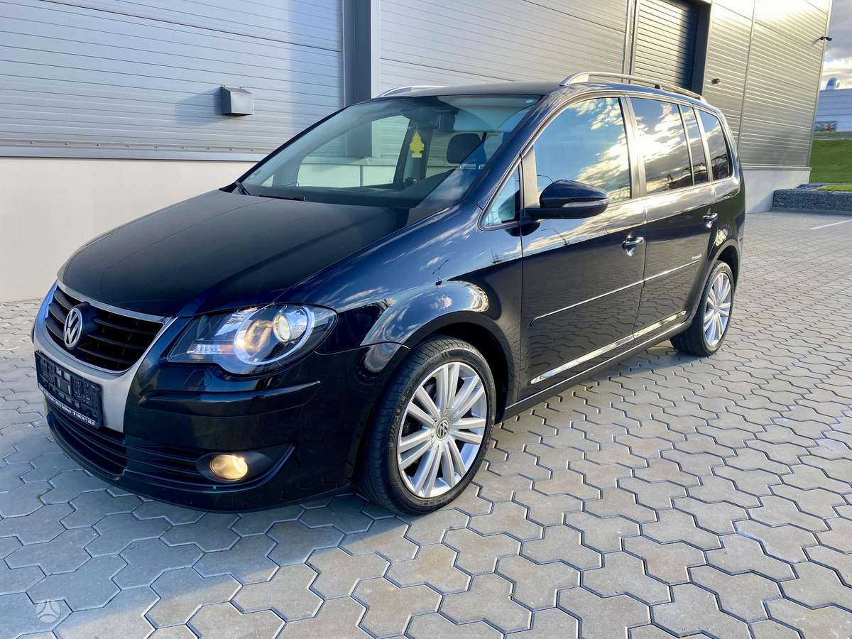 Volkswagen Touran - 1