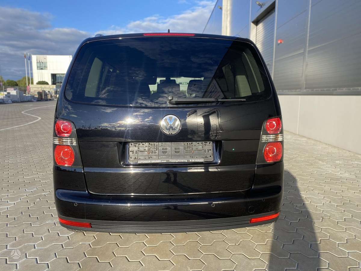 Volkswagen Touran - 4