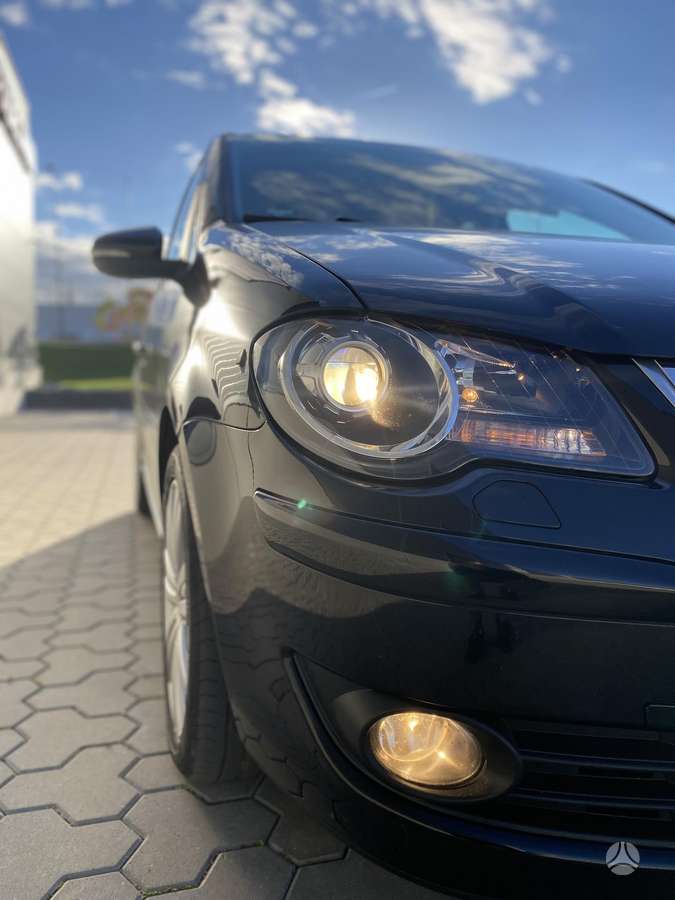 Volkswagen Touran - 11
