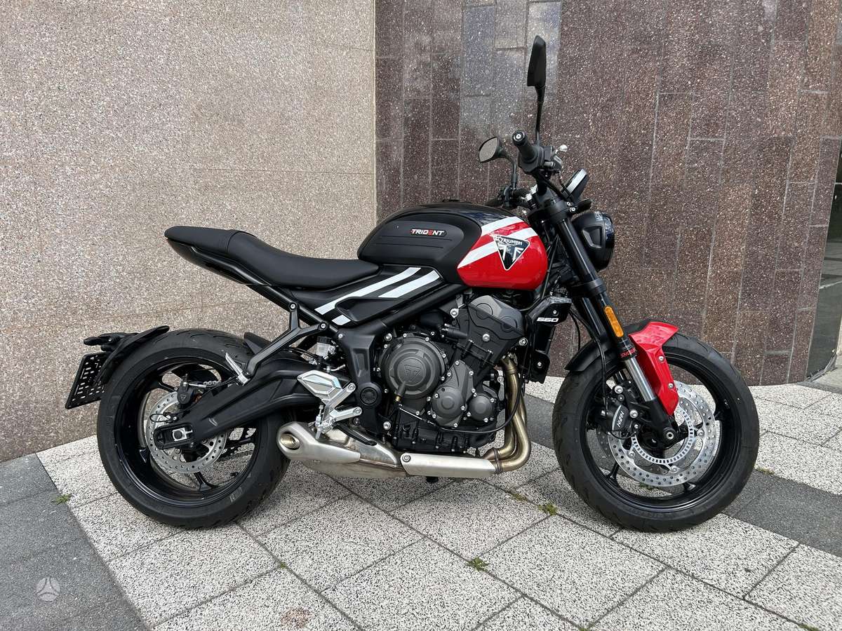 Triumph Trident 660cc, street / классические