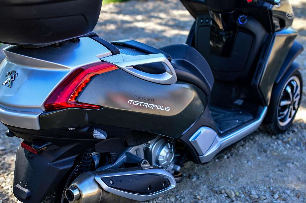 Peugeot Metropolis 400cc, scooters / mopeds