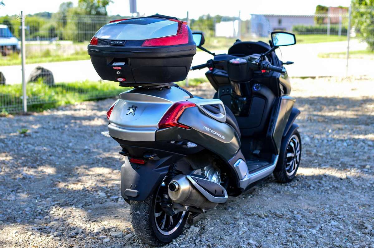 Peugeot Metropolis 400cc, scooters / mopeds