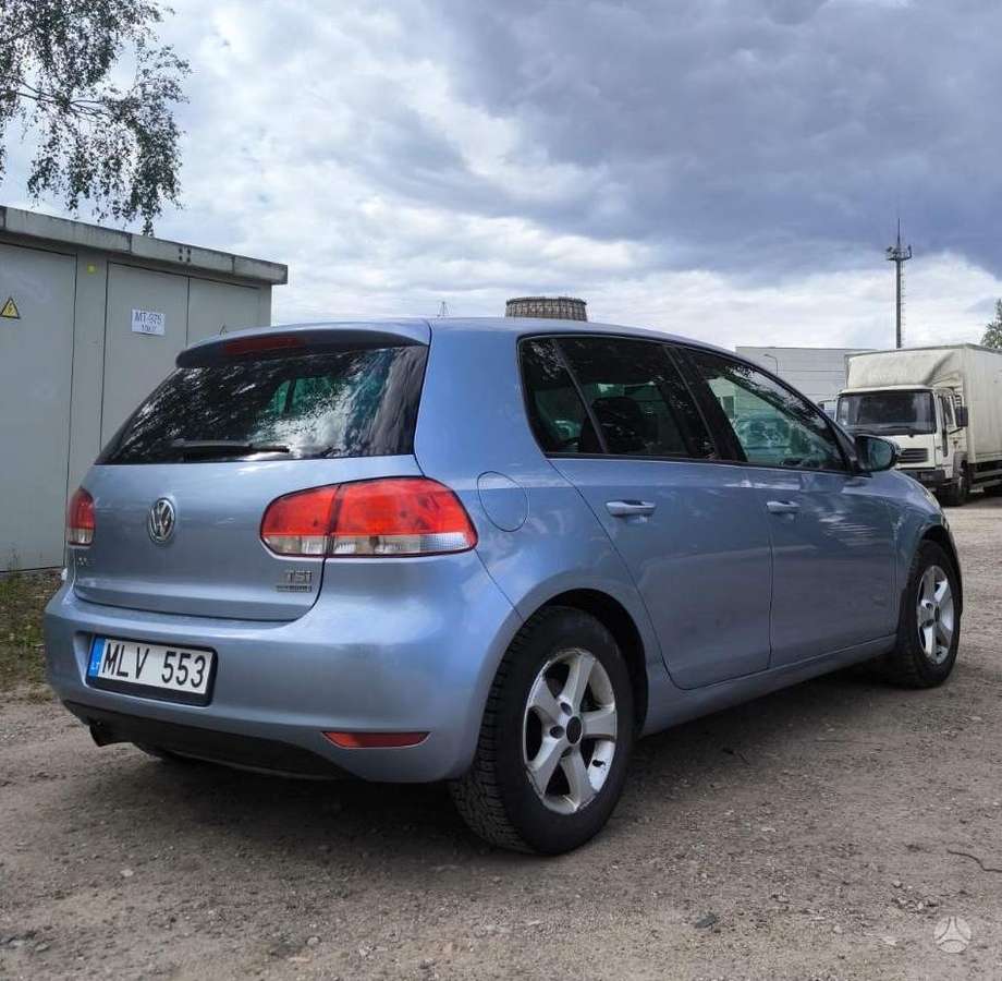 Volkswagen Golf - 6