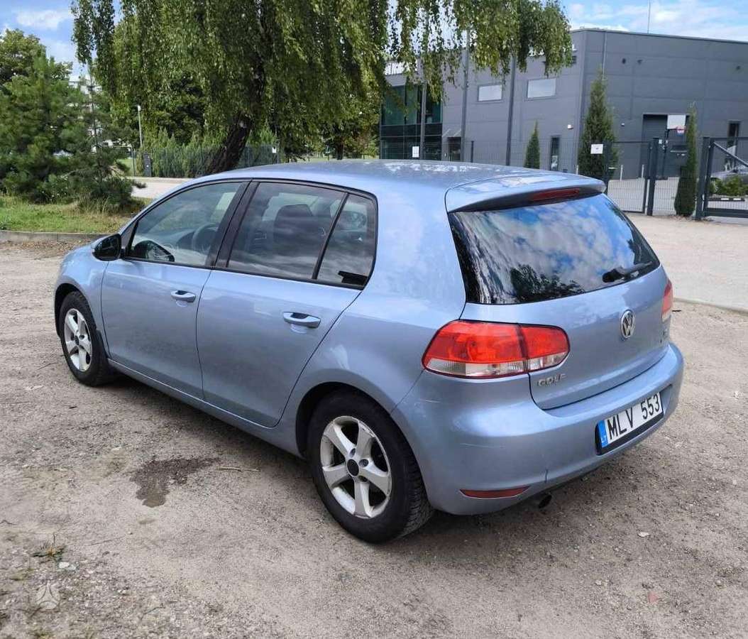 Volkswagen Golf - 8