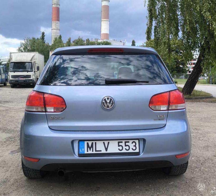 Volkswagen Golf - 10