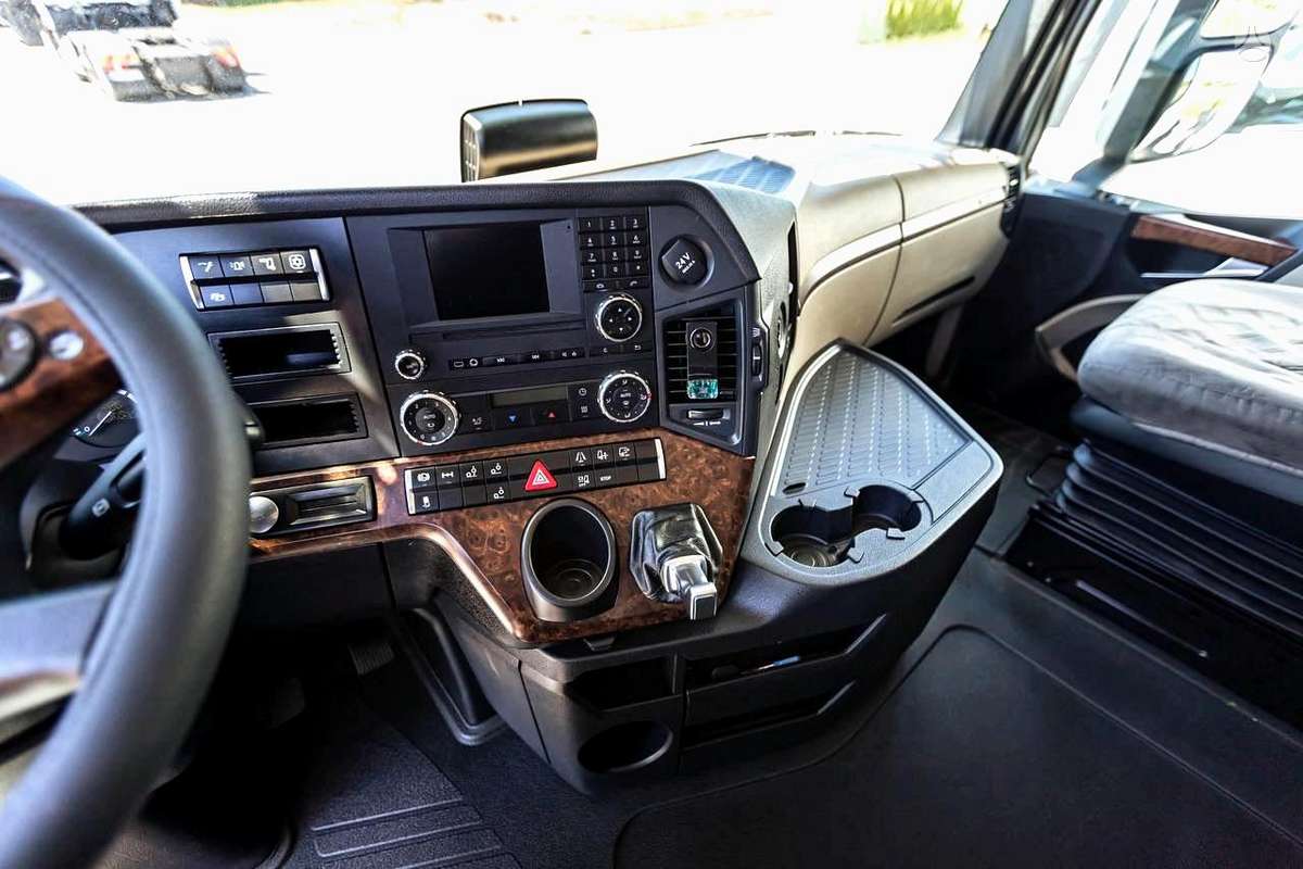 Mercedes-Benz Actros 2542 LS, single sleeper