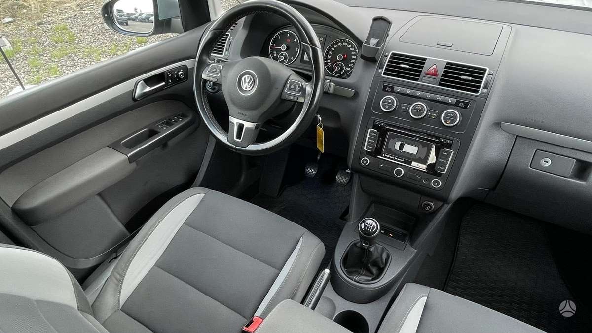 Volkswagen Touran - 2