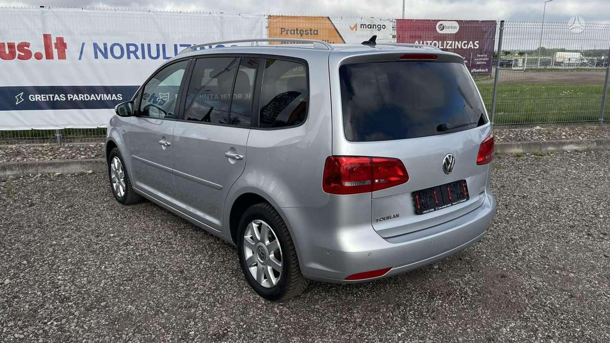 Volkswagen Touran - 11