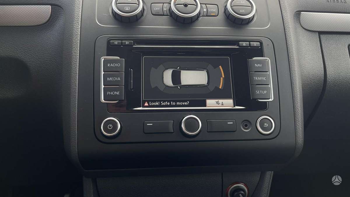 Volkswagen Touran - 4