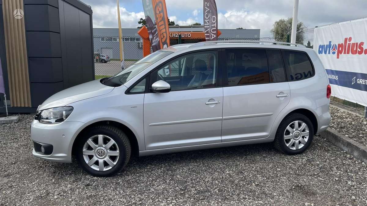 Volkswagen Touran - 12