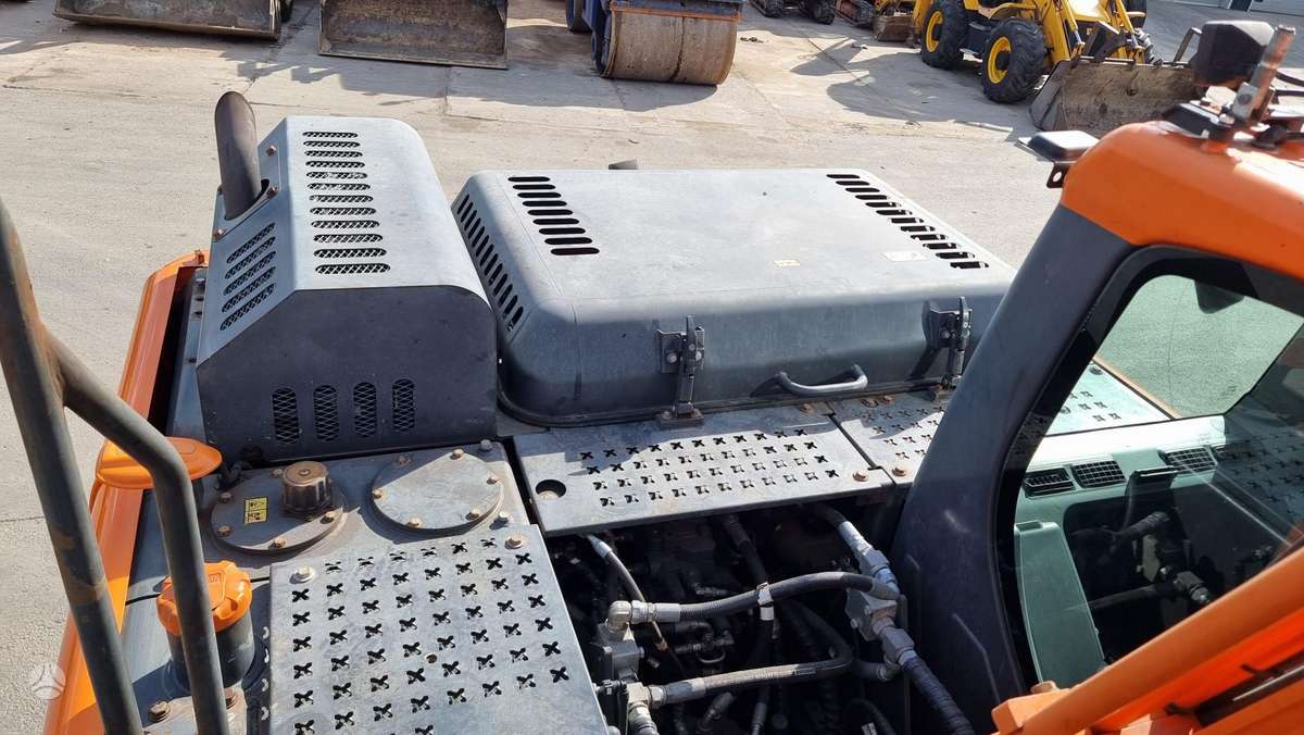Doosan DX140LC-5, excavator