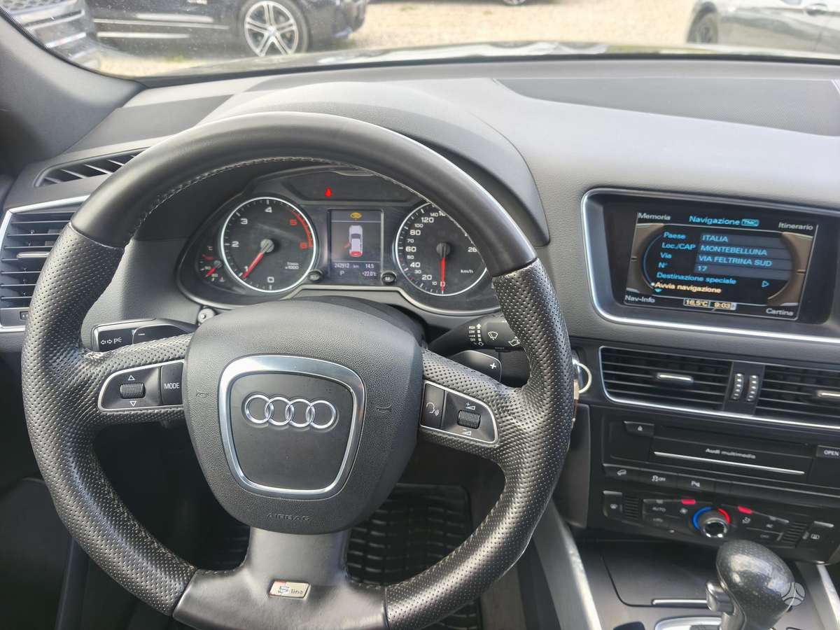 Audi Q5, 2.0 l., off-road / crossover