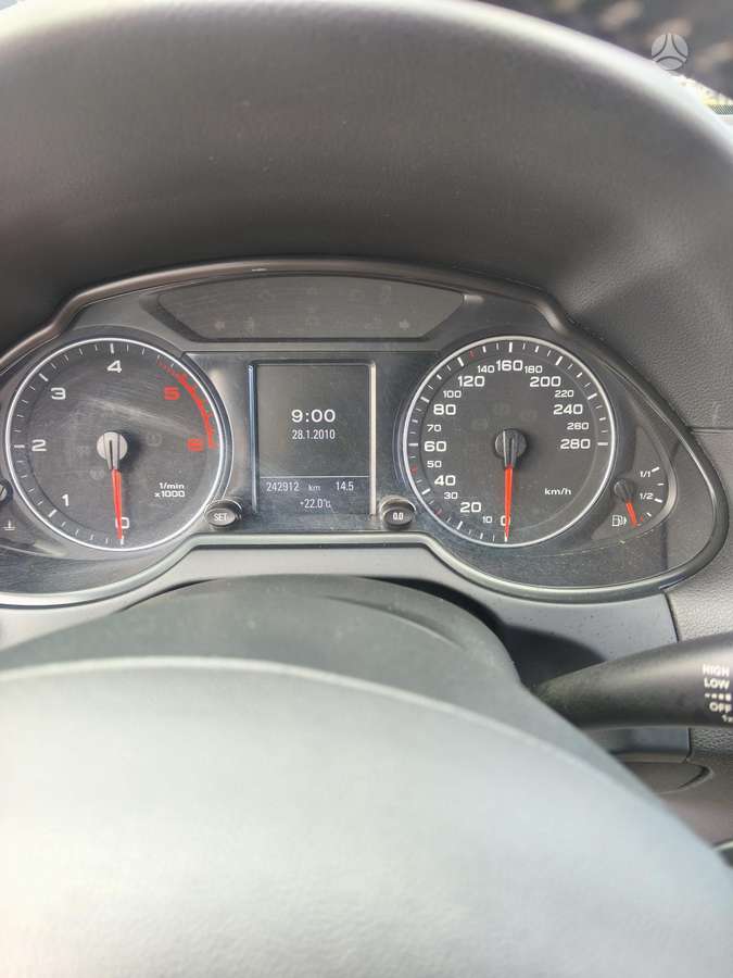Audi Q5, 2.0 l., off-road / crossover