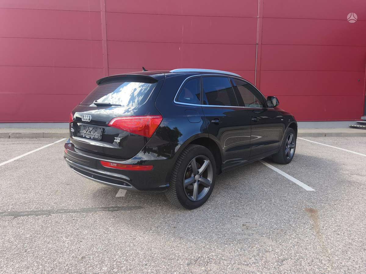 Audi Q5, 2.0 l., off-road / crossover
