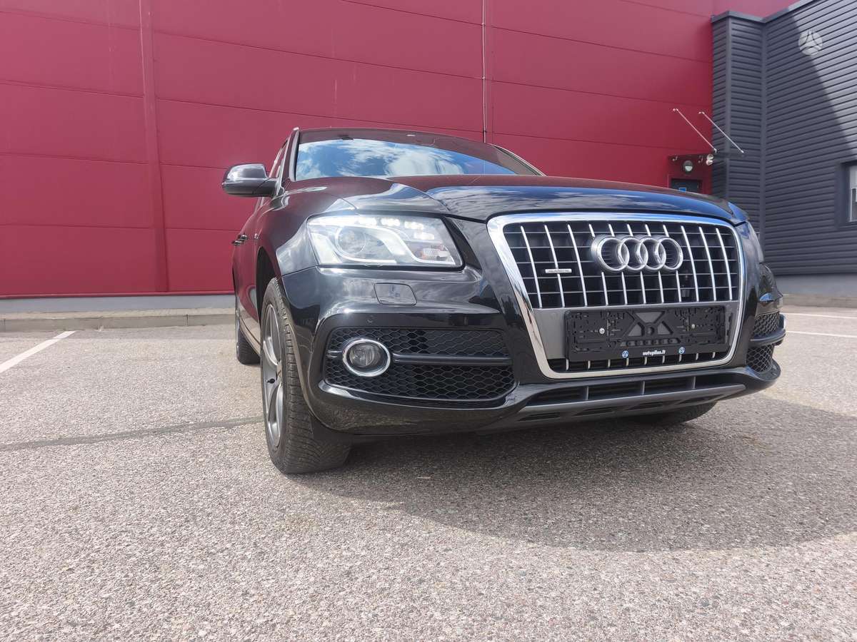 Audi Q5, 2.0 l., off-road / crossover