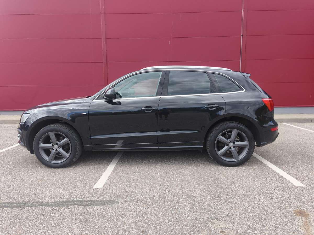 Audi Q5, 2.0 l., off-road / crossover