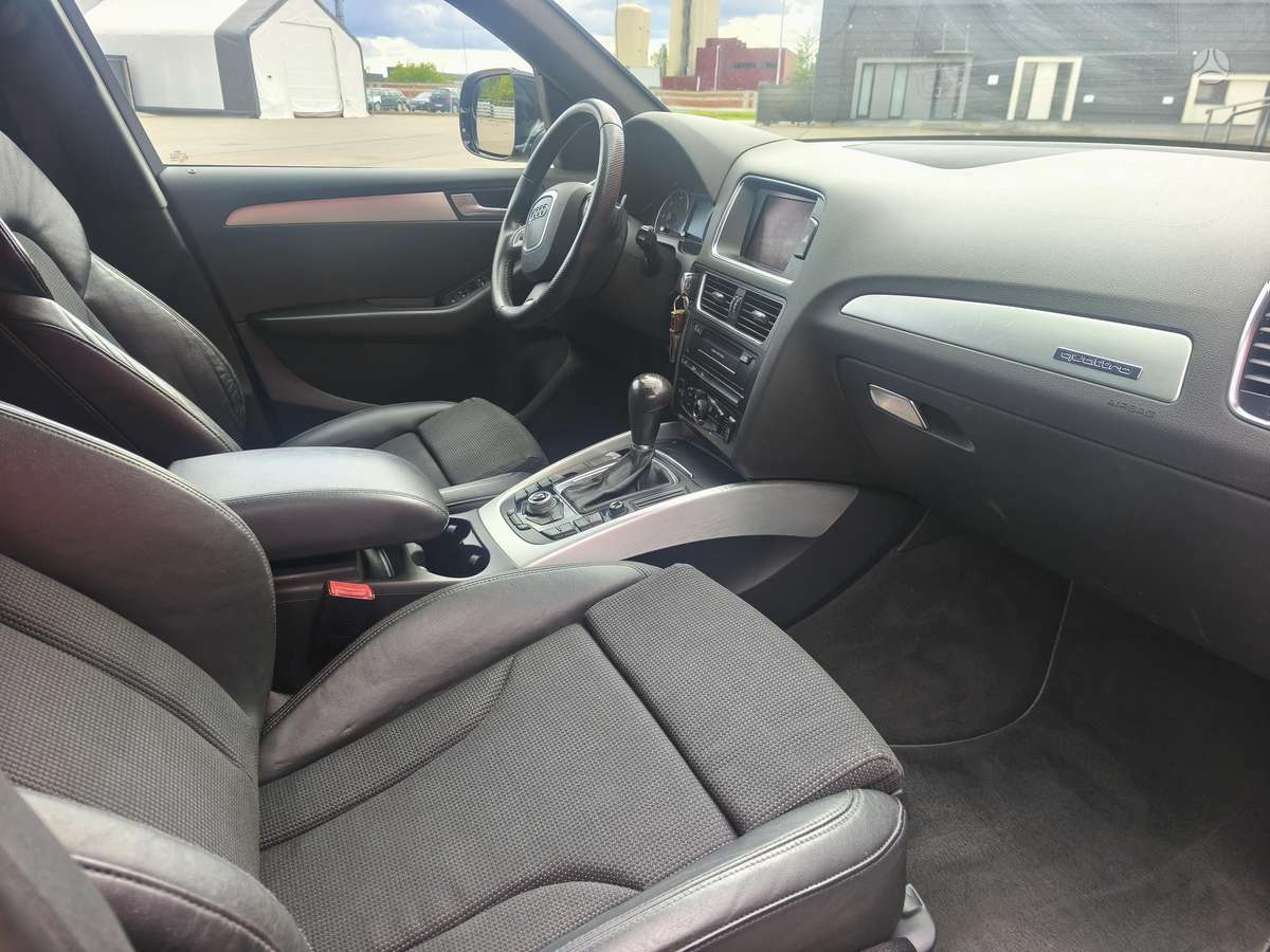 Audi Q5, 2.0 l., off-road / crossover