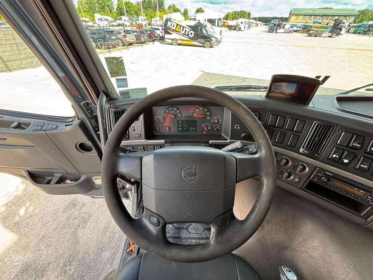 Volvo FM 410 8x4*4, с краном