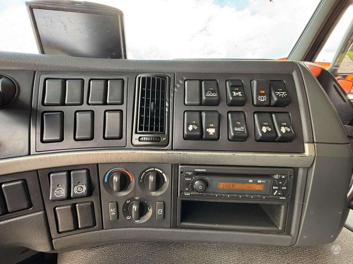 Volvo FM 410 8x4*4, с краном