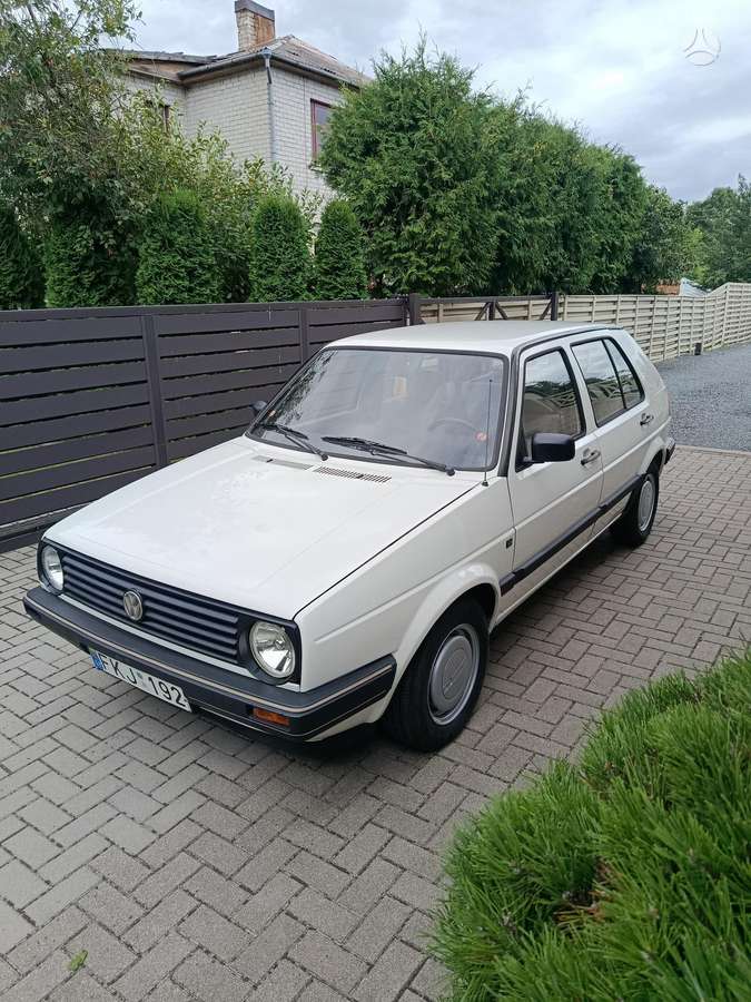 Volkswagen Golf - 1
