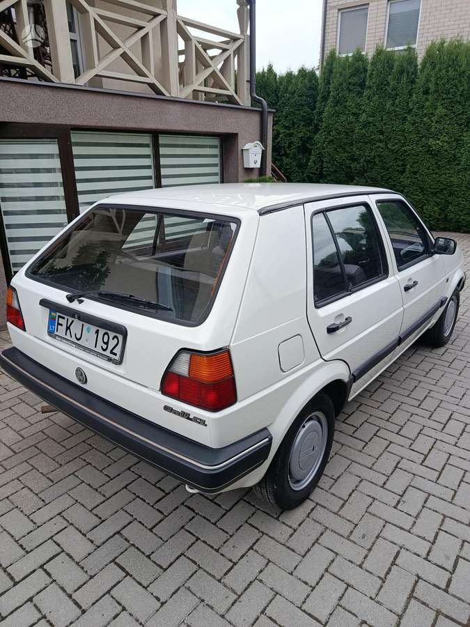 Volkswagen Golf - 2