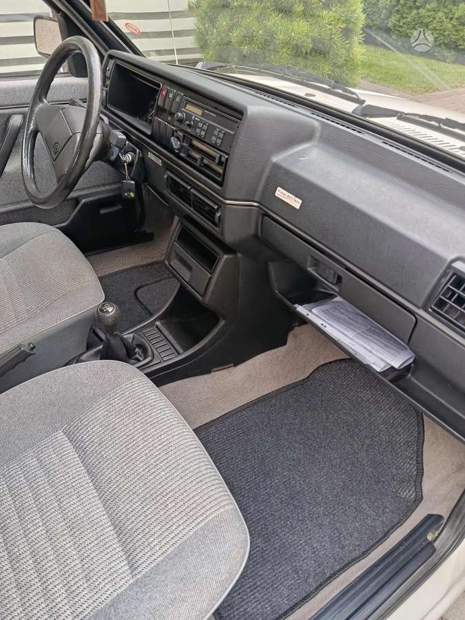 Volkswagen Golf - 11