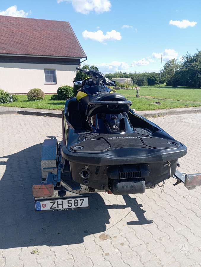 Sea-Doo RXT 260, jet skis