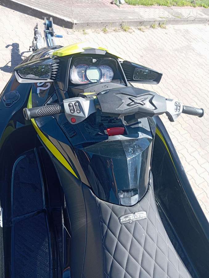Sea-Doo RXT 260, jet skis
