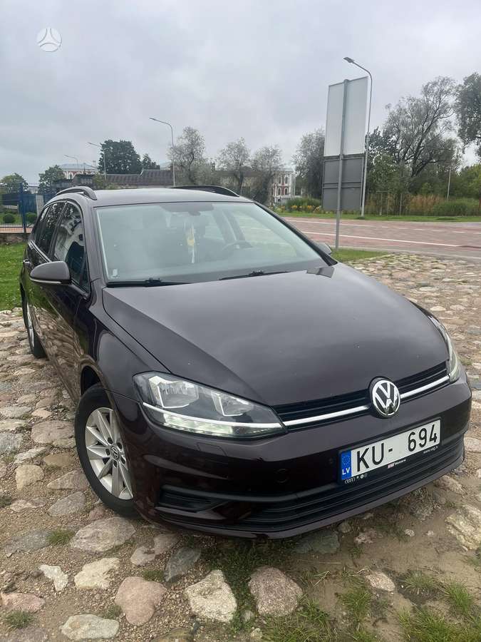 Volkswagen Golf - 1
