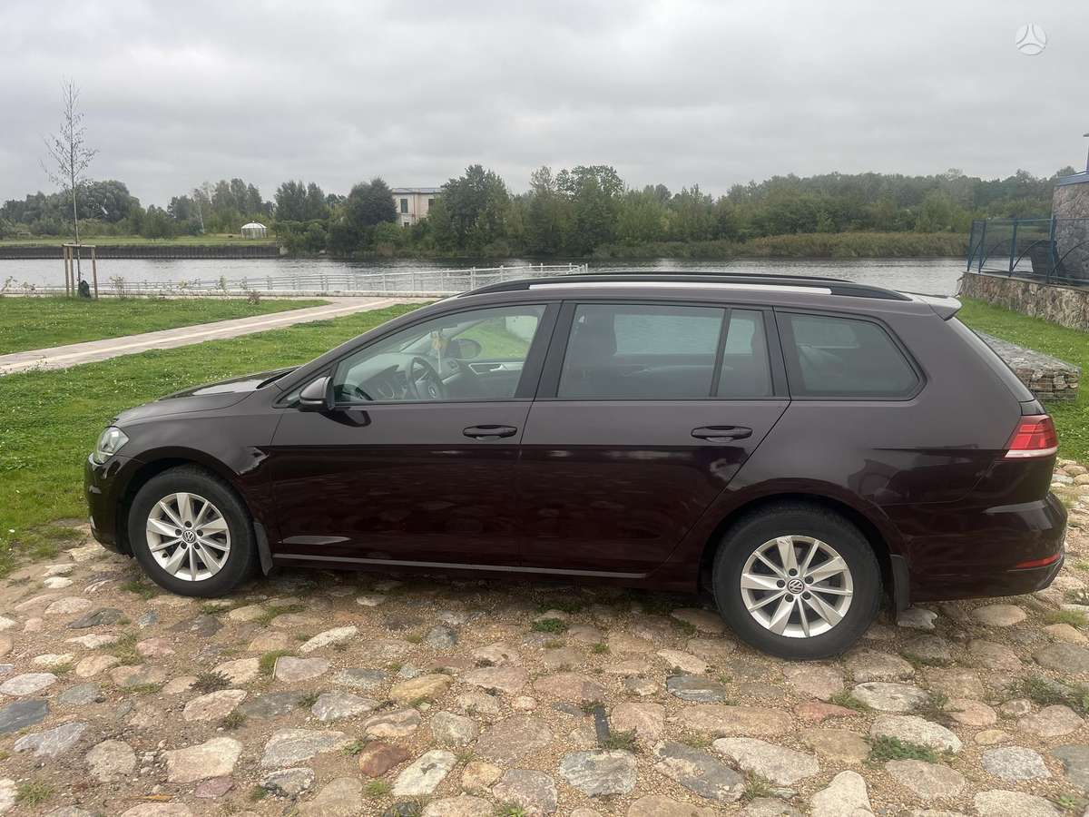 Volkswagen Golf - 6