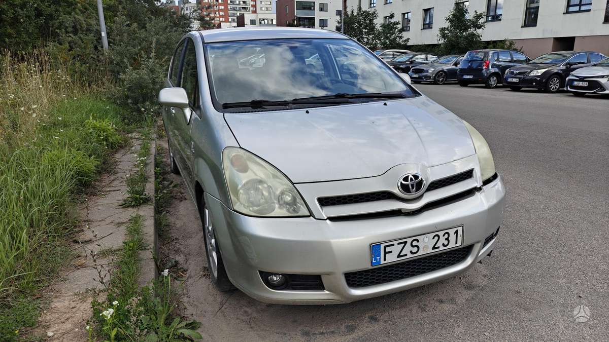Toyota Corolla Verso - 4
